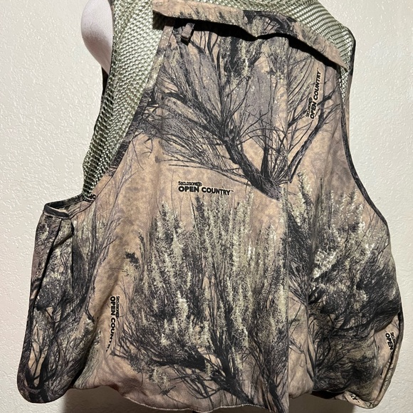 Cabela's Camouflage Outdoor Vest - Picture 4 of 7